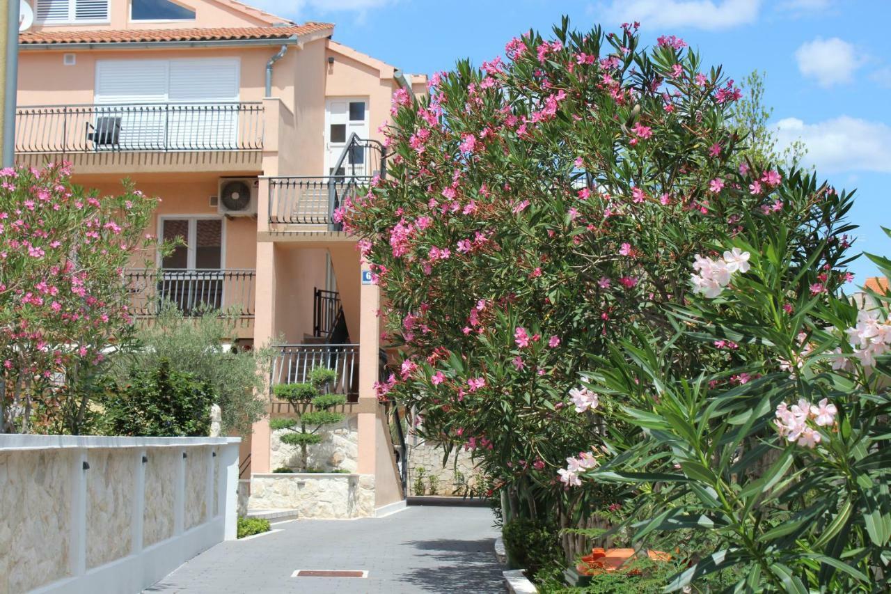 Apartments Villa Jelena Vodice Exteriör bild